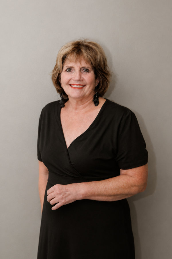 Dr Salna Grové